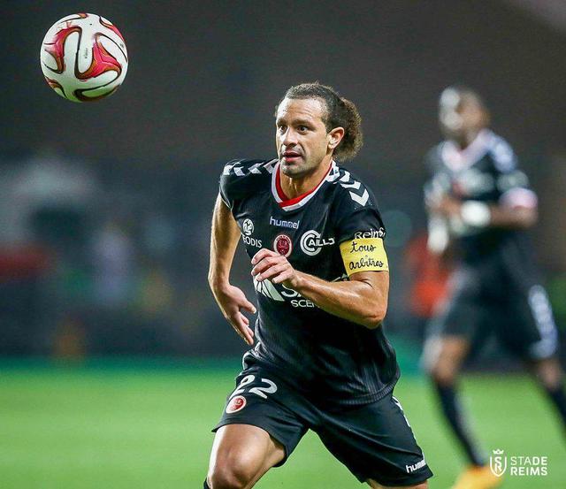 包含尼斯展现勇气抗衡强敌，法甲争冠战役更加白热化的词条