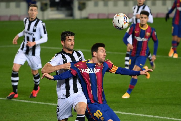 包含都灵取得关键胜利，脱离降级区压力的词条