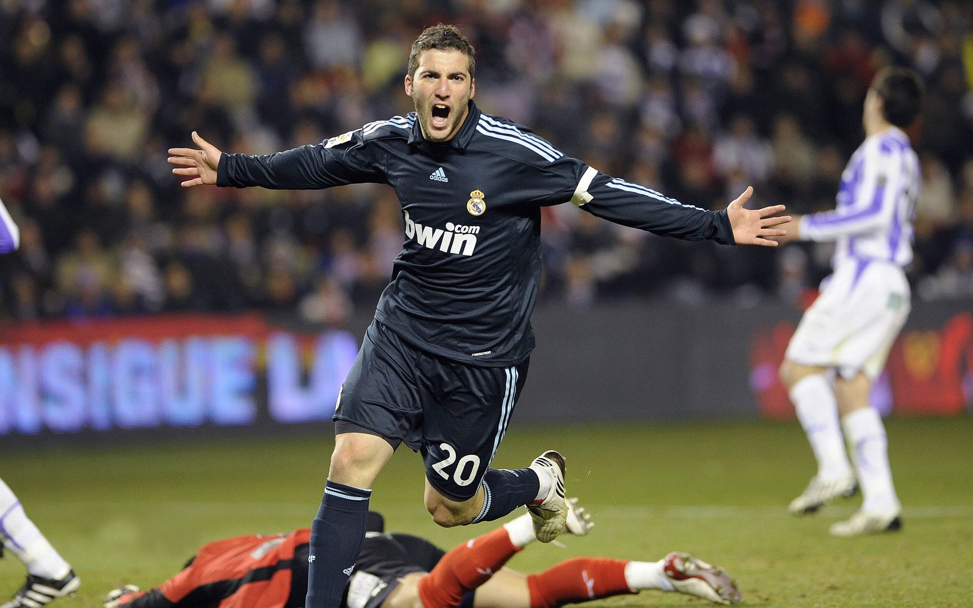 当克瓦拉风暴席卷欧洲,冰岛火山下的英格兰加时苦旅